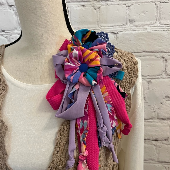 Accessories - Flower lapel pin